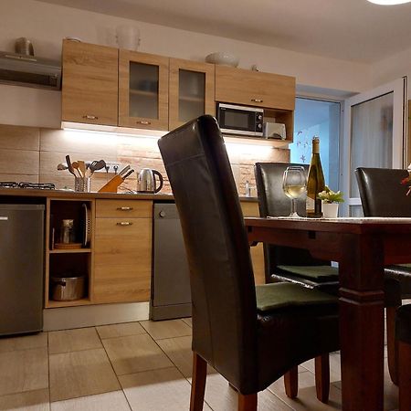 Tulipan Vendeghaz Apartment Sarospatak Bagian luar foto