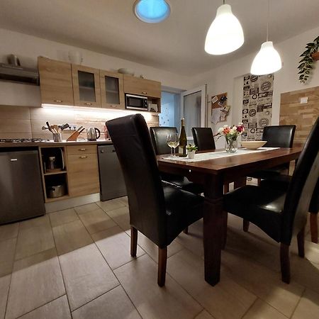 Tulipan Vendeghaz Apartment Sarospatak Bagian luar foto
