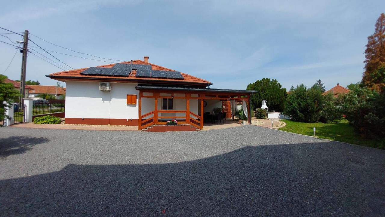 Tulipan Vendeghaz Apartment Sarospatak Bagian luar foto