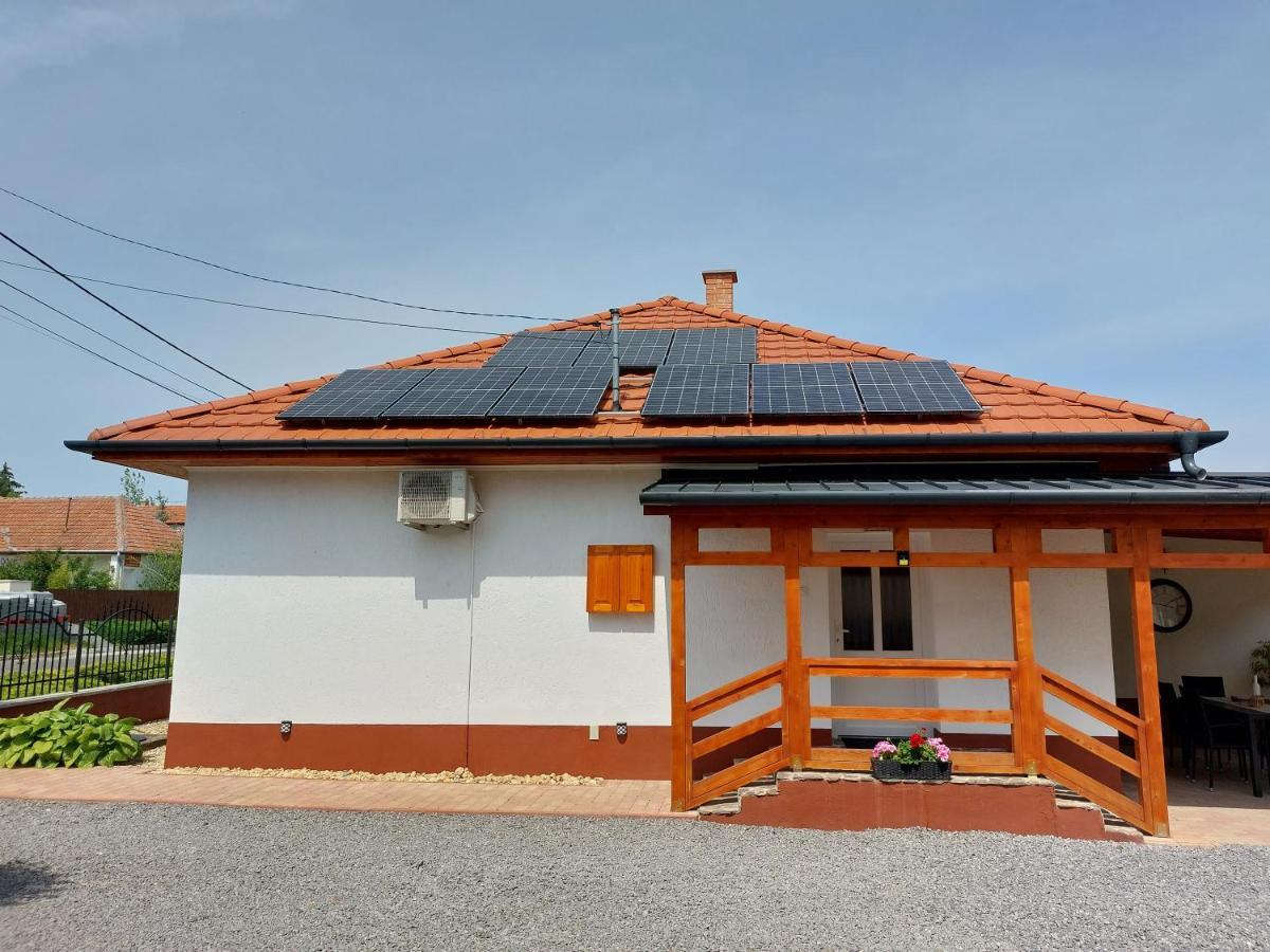 Tulipan Vendeghaz Apartment Sarospatak Bagian luar foto
