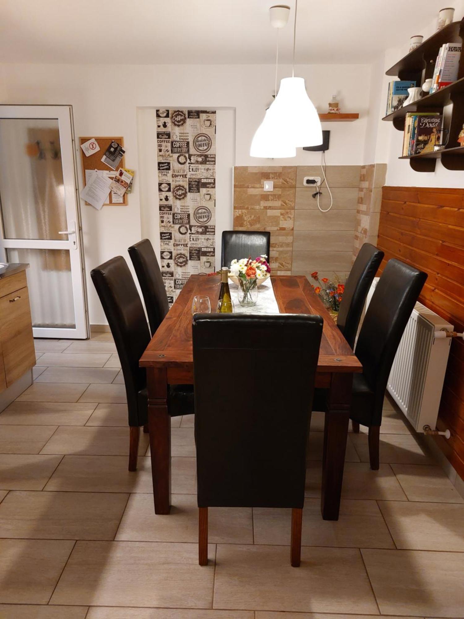 Tulipan Vendeghaz Apartment Sarospatak Bagian luar foto