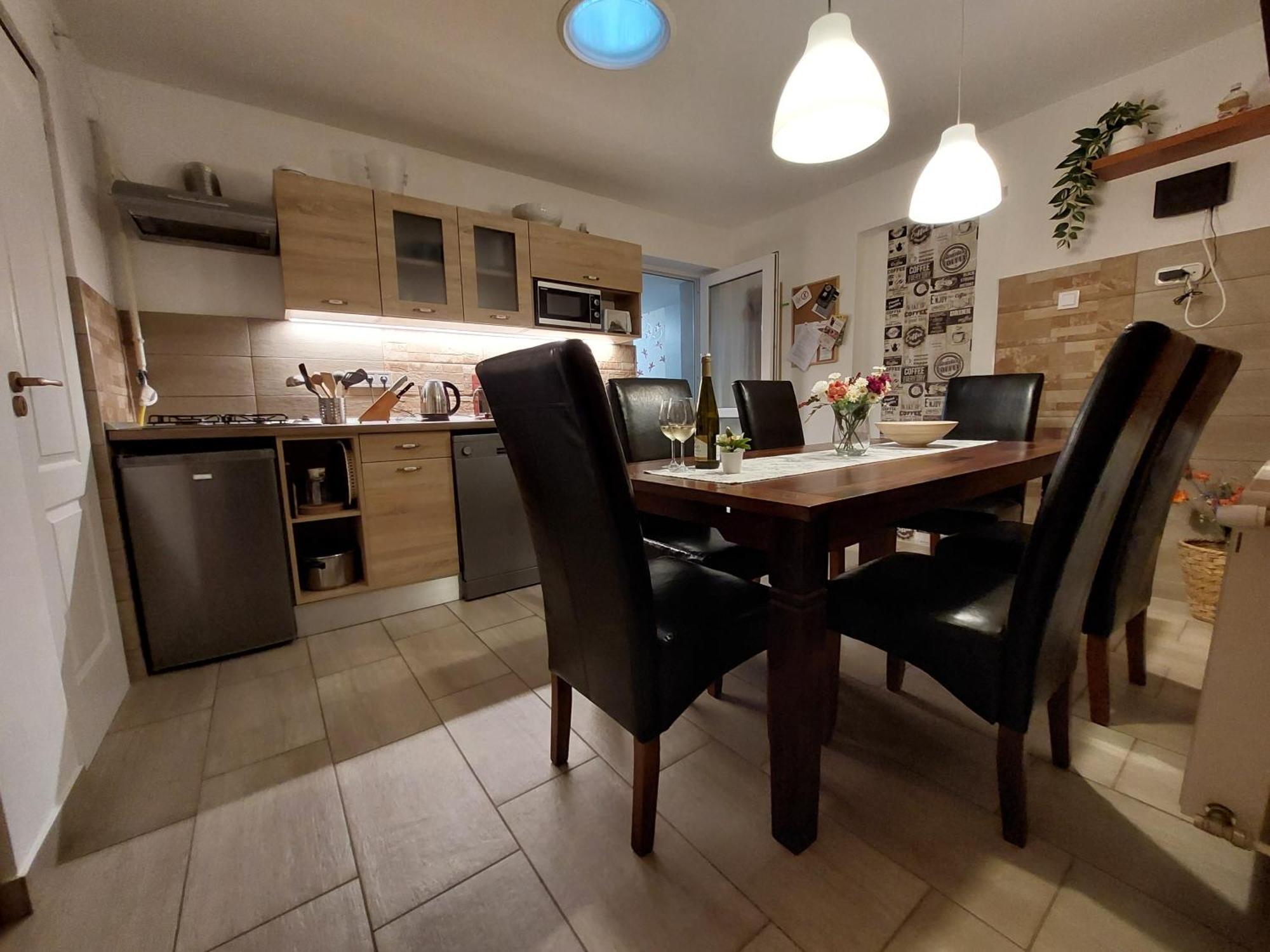 Tulipan Vendeghaz Apartment Sarospatak Bagian luar foto
