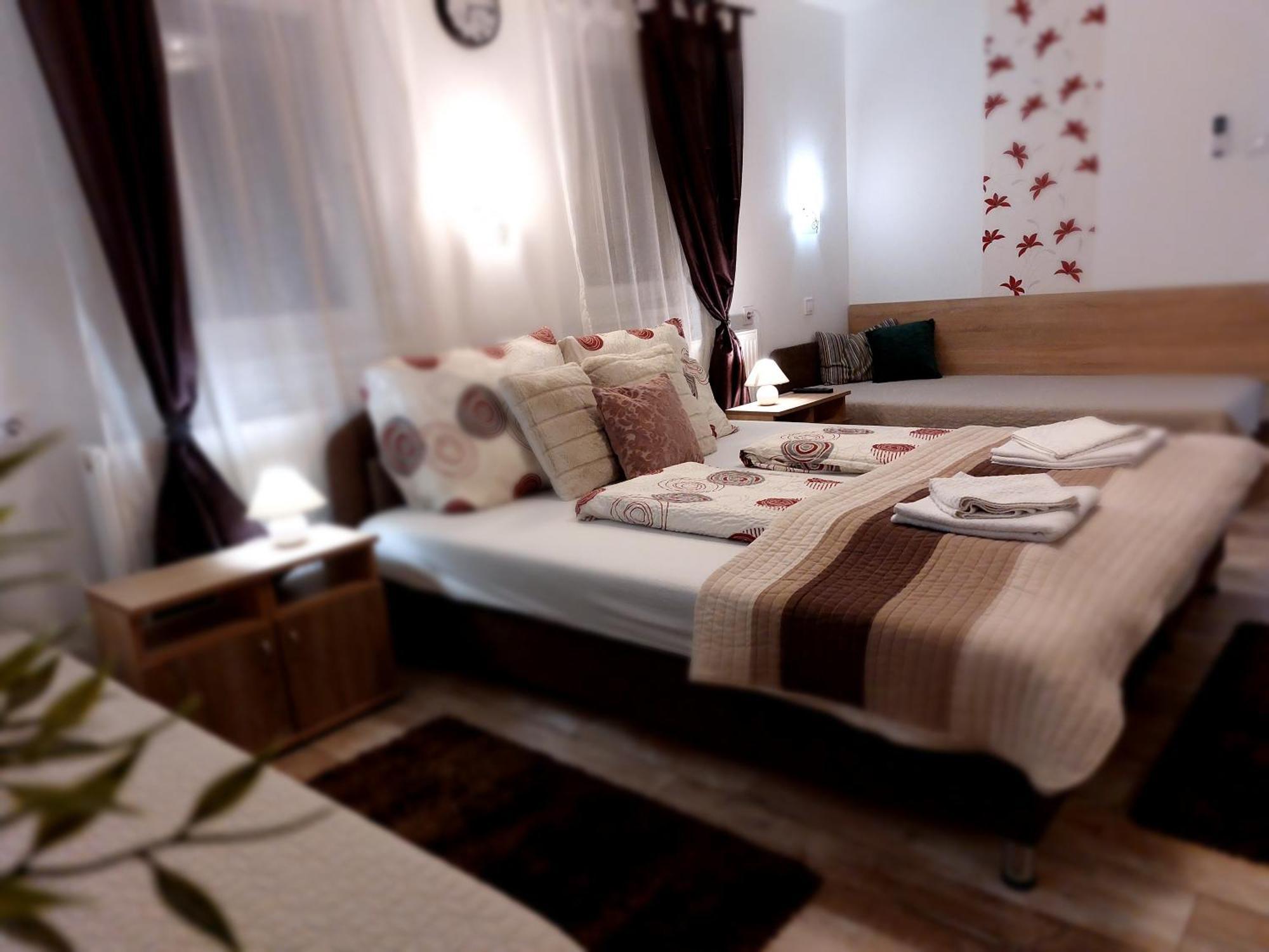 Tulipan Vendeghaz Apartment Sarospatak Bagian luar foto