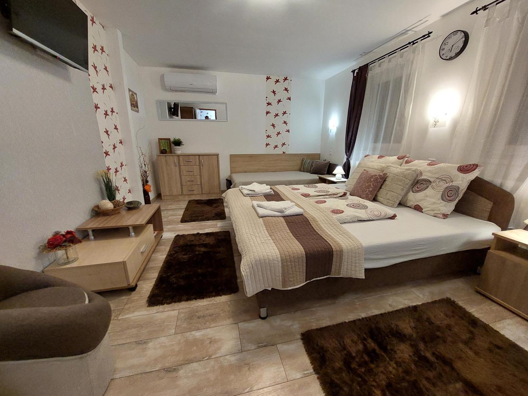 Tulipan Vendeghaz Apartment Sarospatak Bagian luar foto