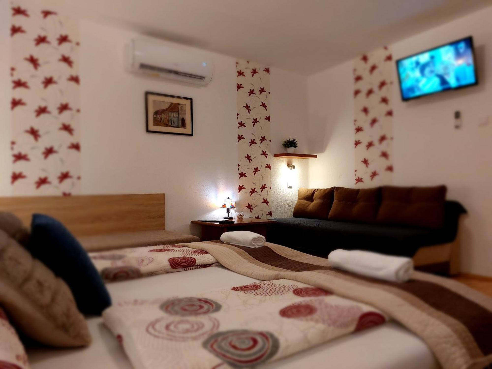 Tulipan Vendeghaz Apartment Sarospatak Bagian luar foto