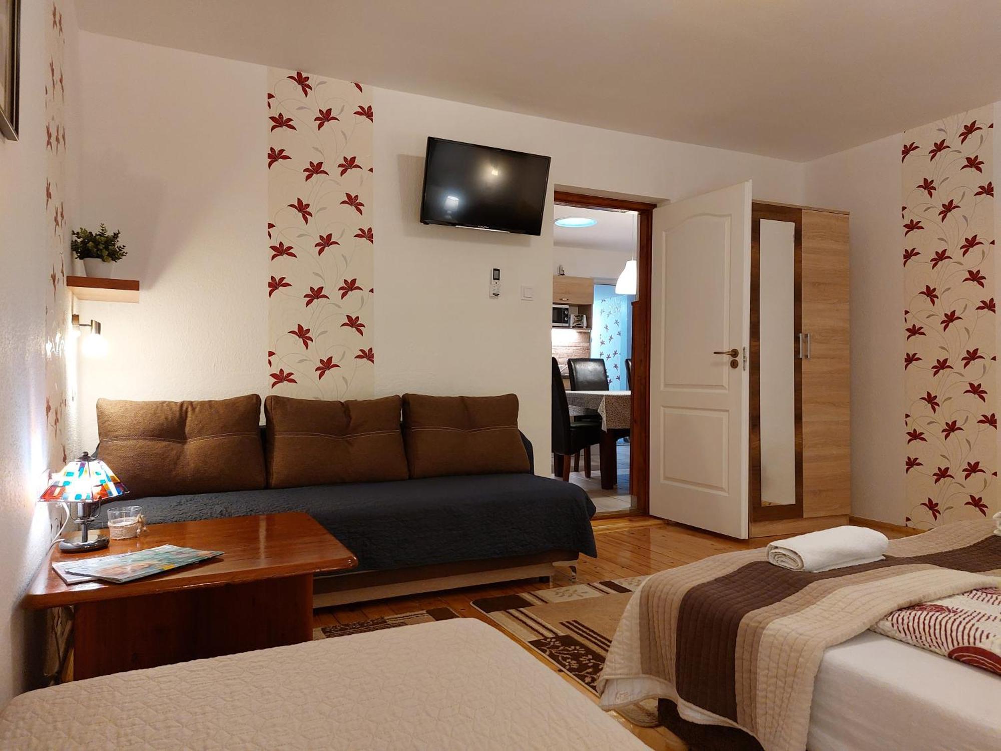 Tulipan Vendeghaz Apartment Sarospatak Bagian luar foto