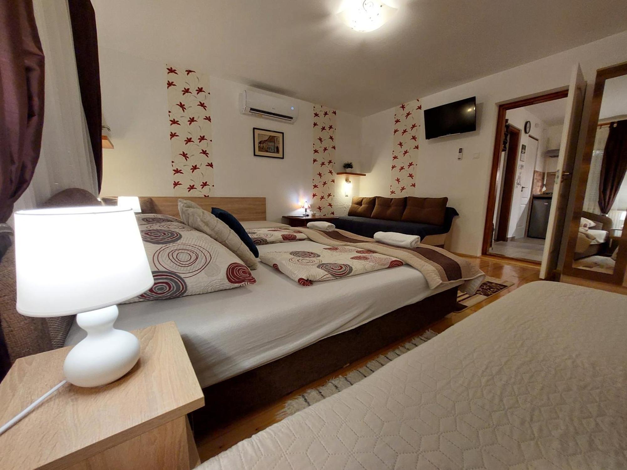 Tulipan Vendeghaz Apartment Sarospatak Bagian luar foto