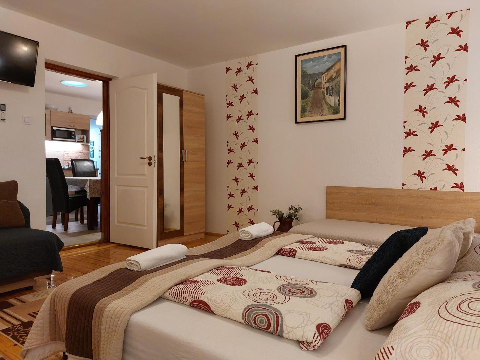 Tulipan Vendeghaz Apartment Sarospatak Bagian luar foto