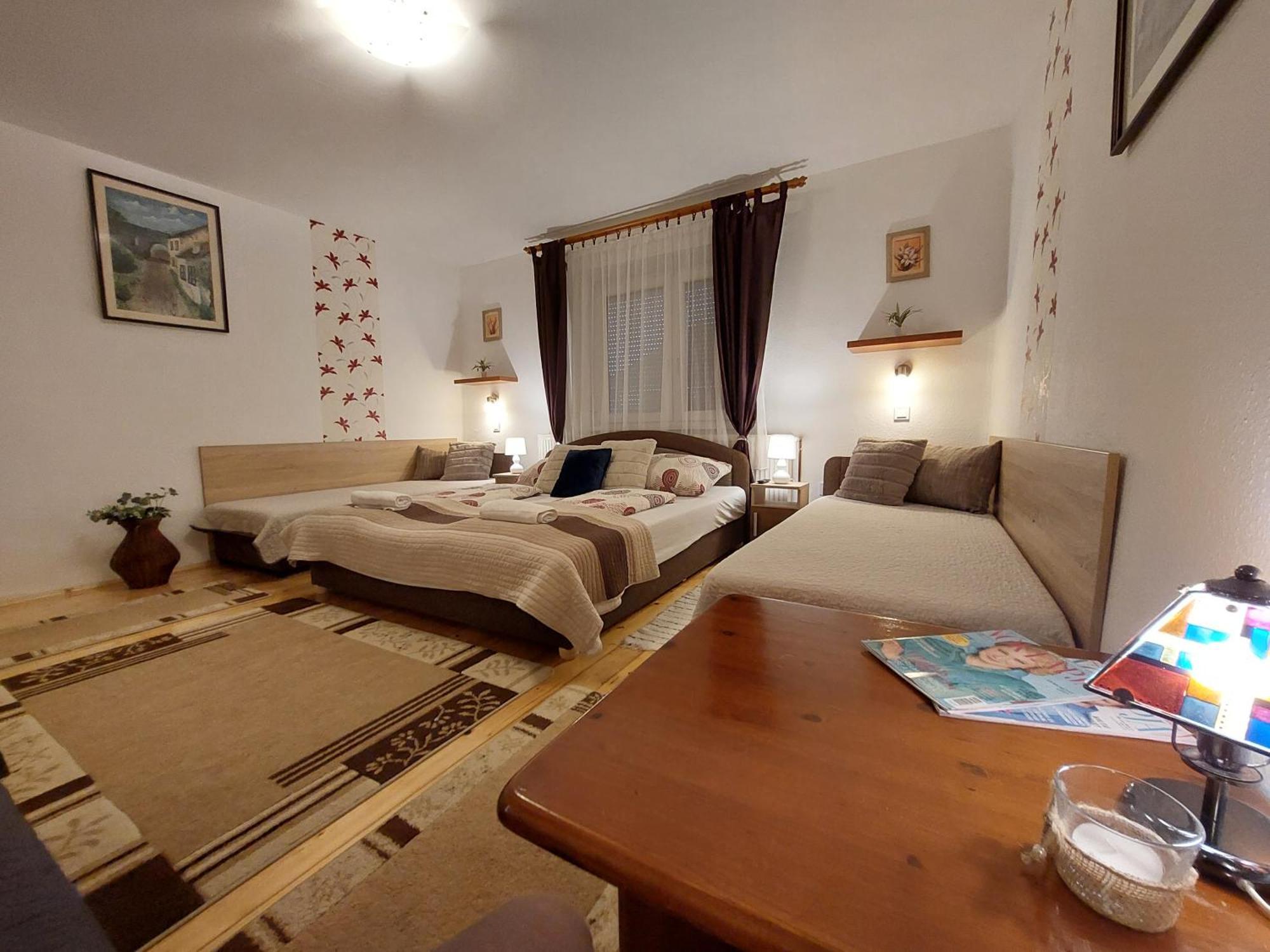 Tulipan Vendeghaz Apartment Sarospatak Bagian luar foto