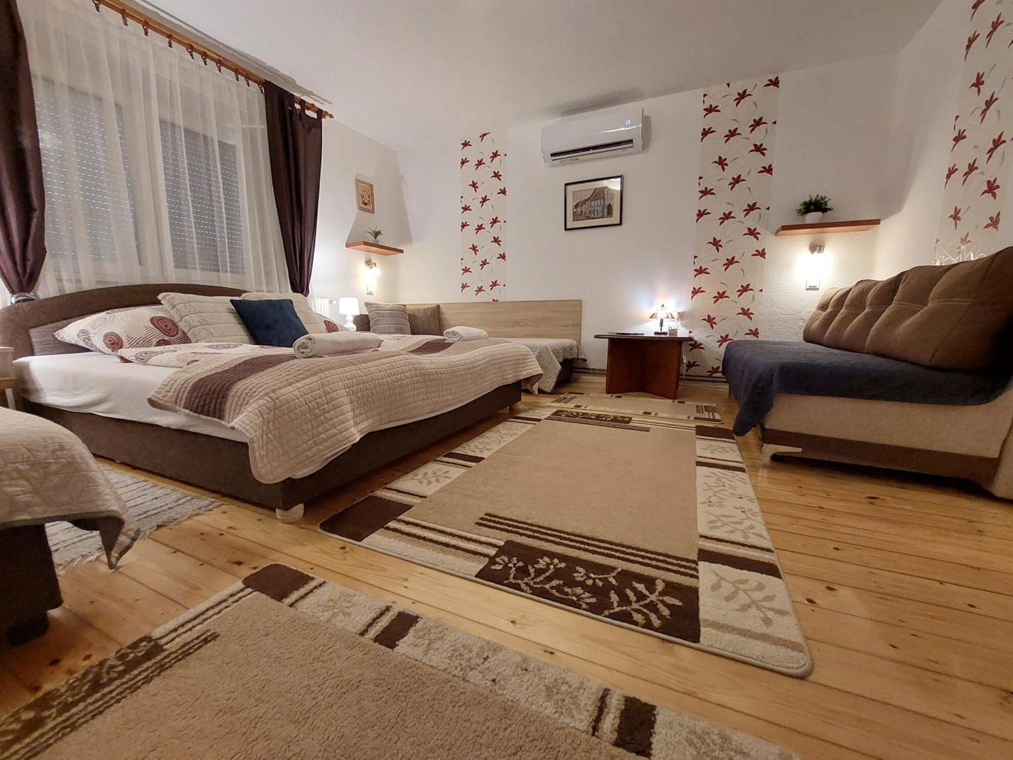 Tulipan Vendeghaz Apartment Sarospatak Bagian luar foto