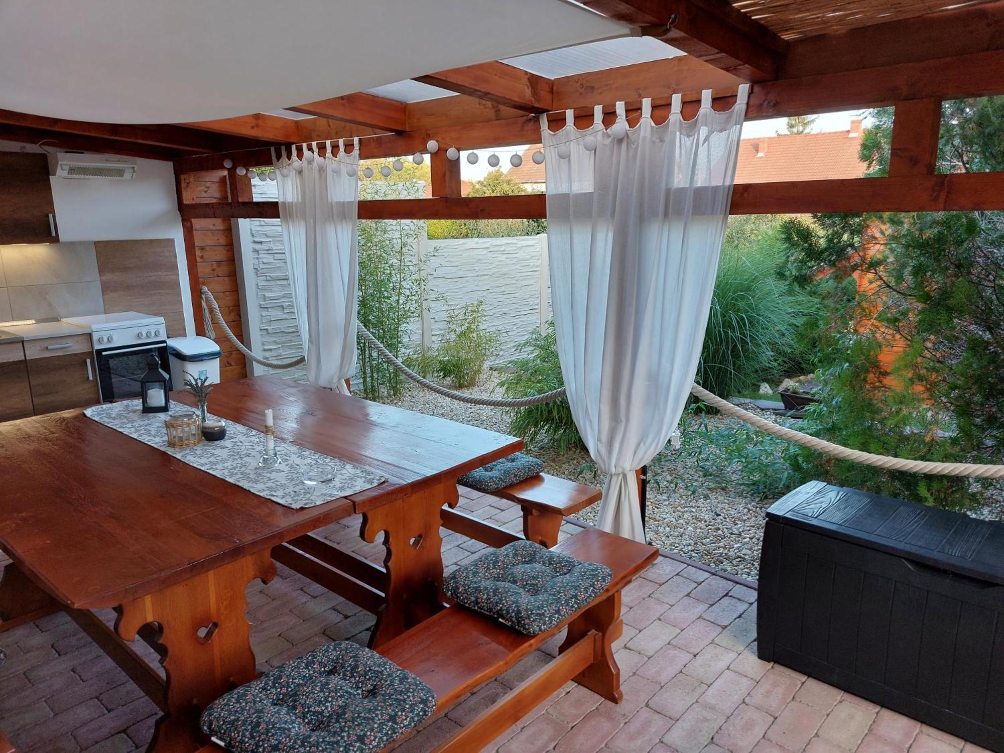 Tulipan Vendeghaz Apartment Sarospatak Bagian luar foto