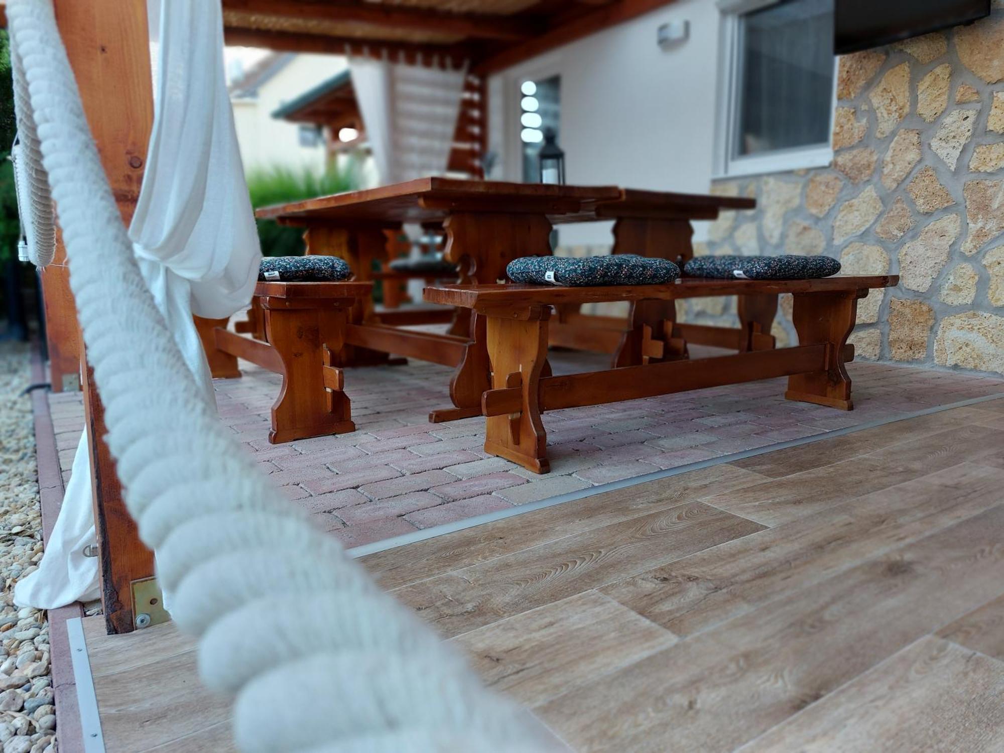 Tulipan Vendeghaz Apartment Sarospatak Bagian luar foto