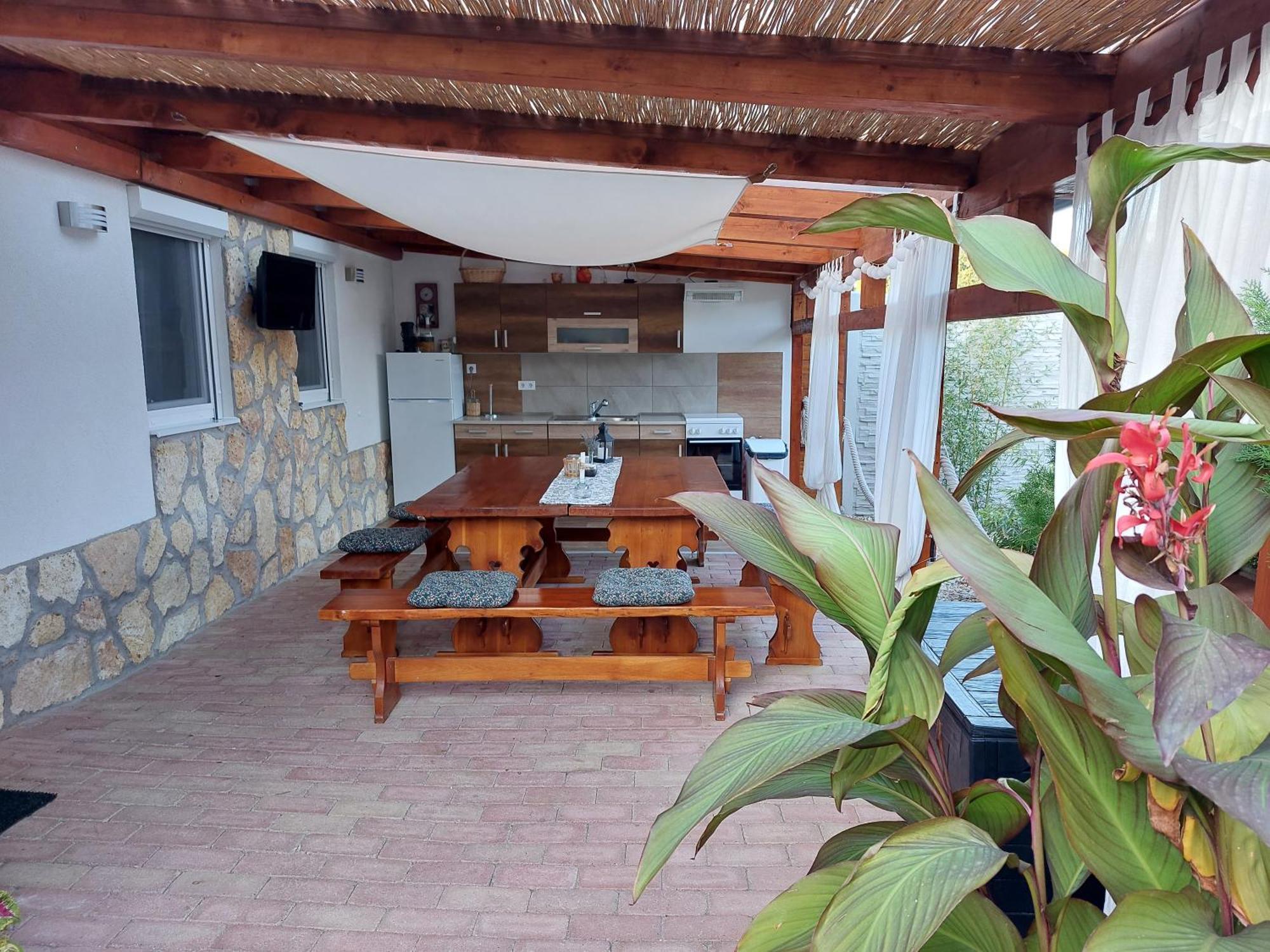 Tulipan Vendeghaz Apartment Sarospatak Bagian luar foto