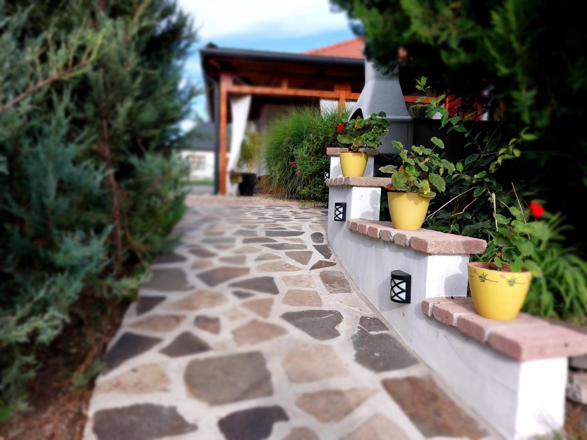 Tulipan Vendeghaz Apartment Sarospatak Bagian luar foto