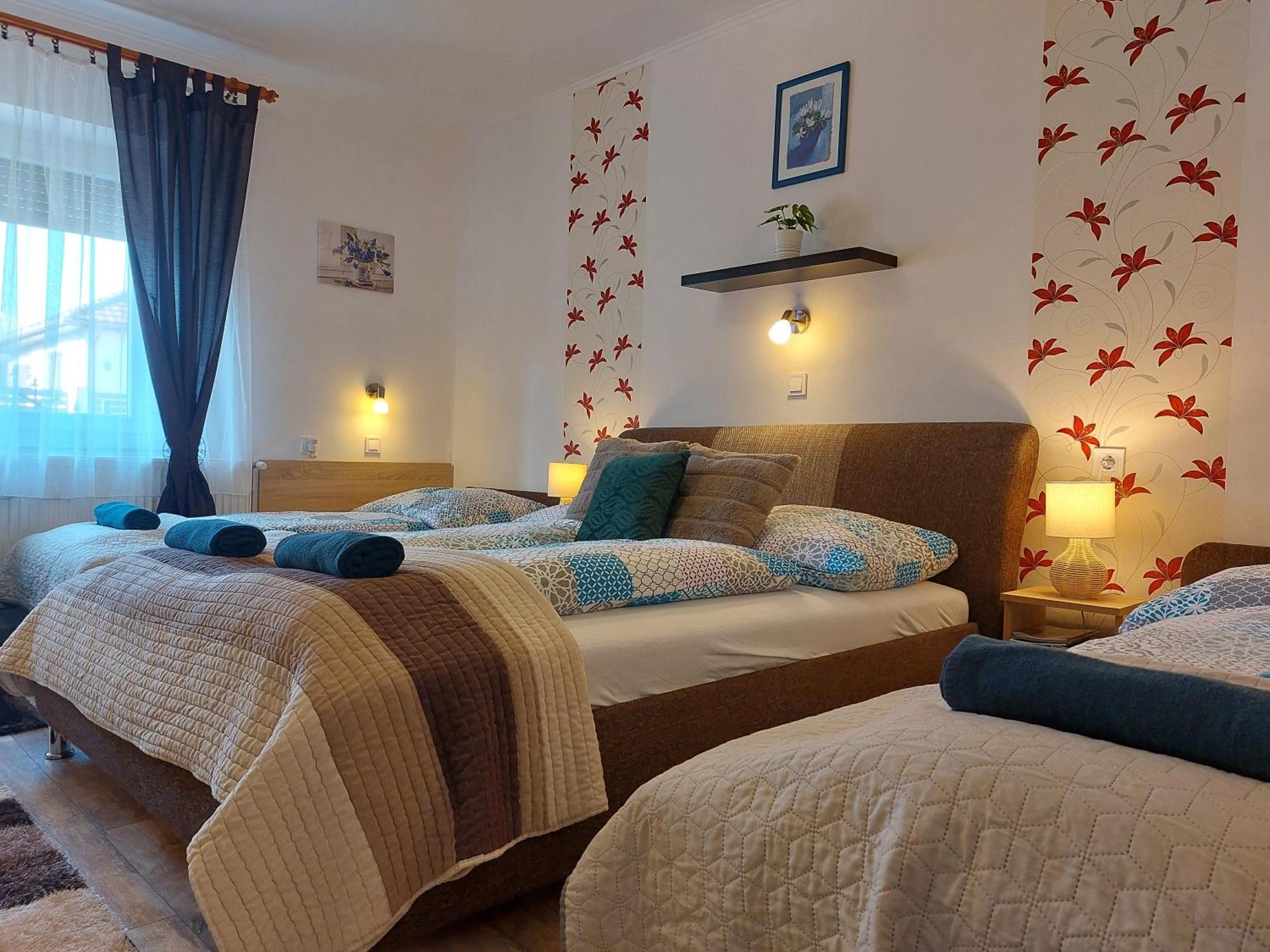 Tulipan Vendeghaz Apartment Sarospatak Bagian luar foto